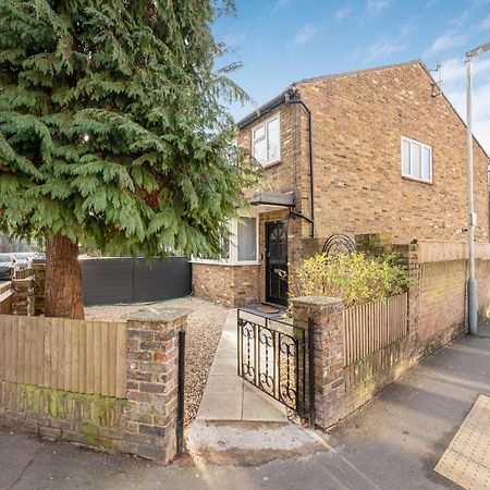 Comfort Zone Yiewsley Exterior photo