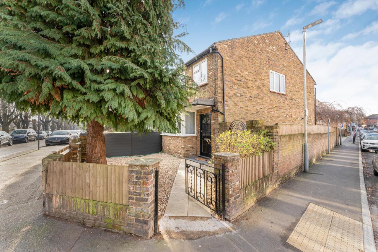 Comfort Zone Yiewsley Exterior photo